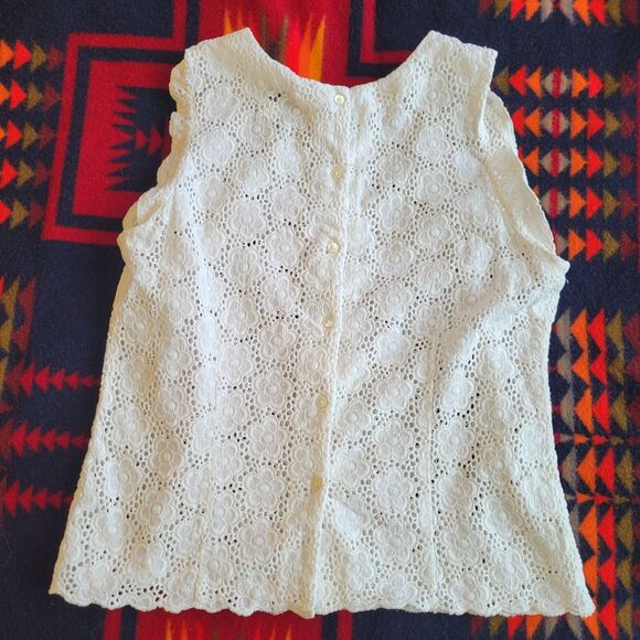 BANANA REPUBLIC White Floral Eyelet Lace Sleeveless Top Sz M Ruffle Button Back - Picture 8 of 10